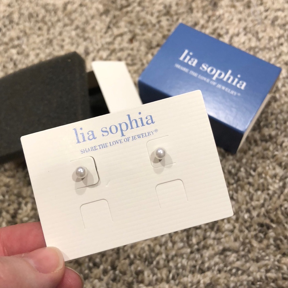 Lia Sophia pearl earrings